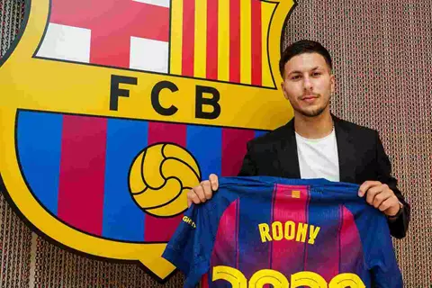 "النادي وفليك يثقان بي".. لاعب برشلونة ينفي رحيله في يناير